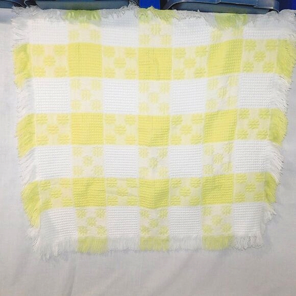 VTG White Yellow Knit Acrylic Baby Blanket The Scottie Beaver Knitwear Fringe
